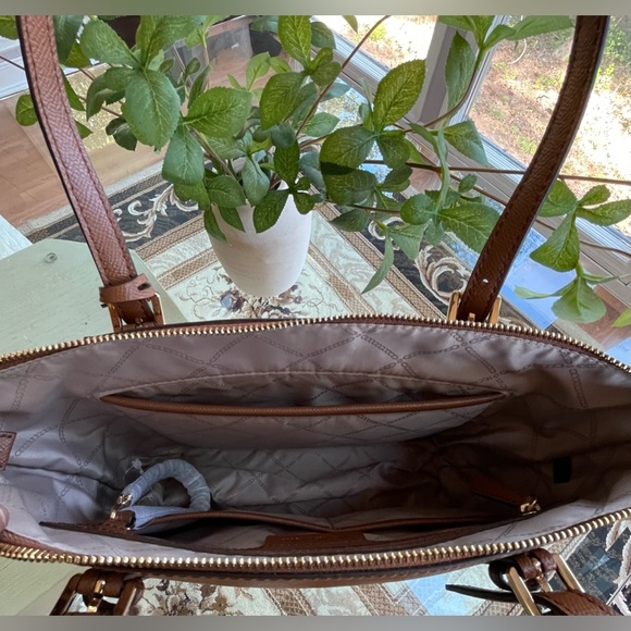 Michael Kors Brown Saffiano Leather Jet Set Top Zip -/Includes original Dust bag - Picture 9 of 15